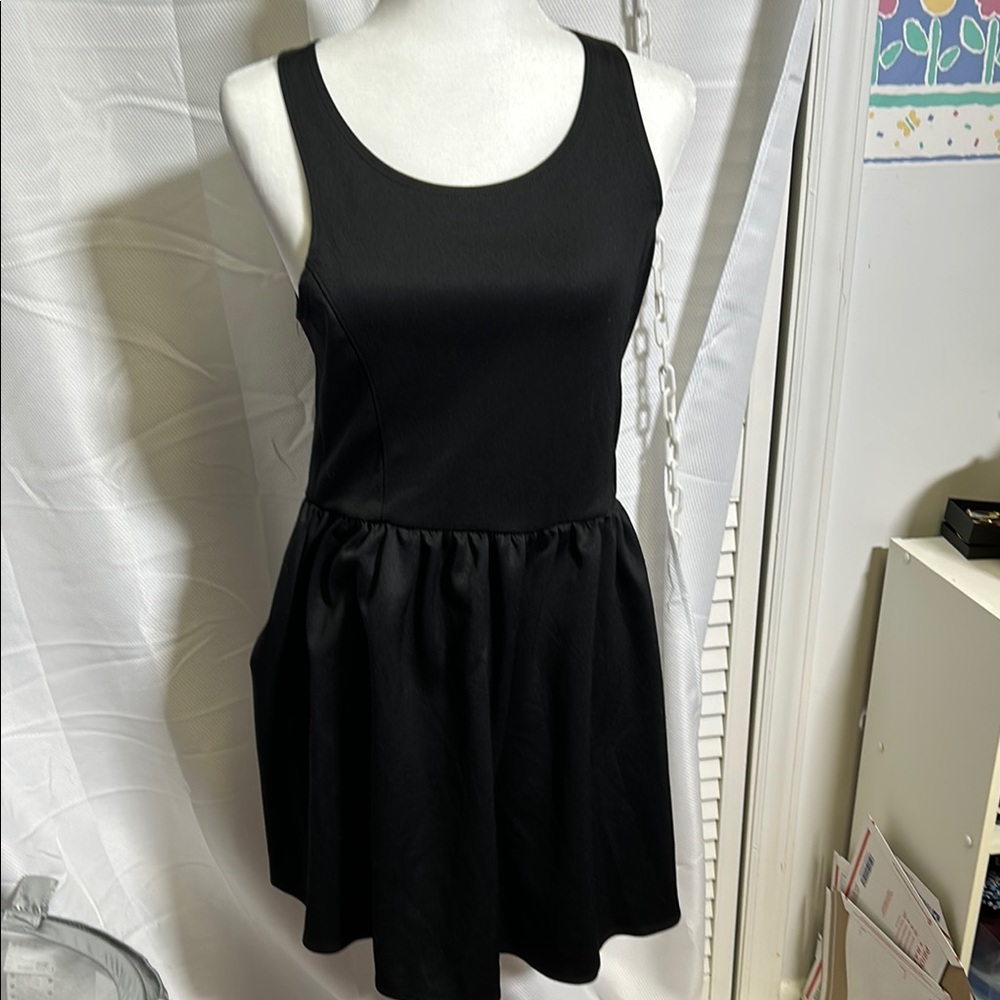 Chic Black Sleeveless Dress